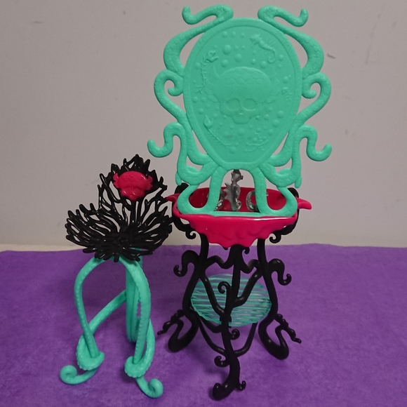 Monster high furniture lagoona's bathroom - Picture 3 of 14